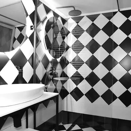 Elegant 2br & 2 Ensuite Baths, Near Metro Lejlighed