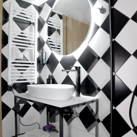 Elegant 2br & 2 Ensuite Baths, Near Metro * Athen
